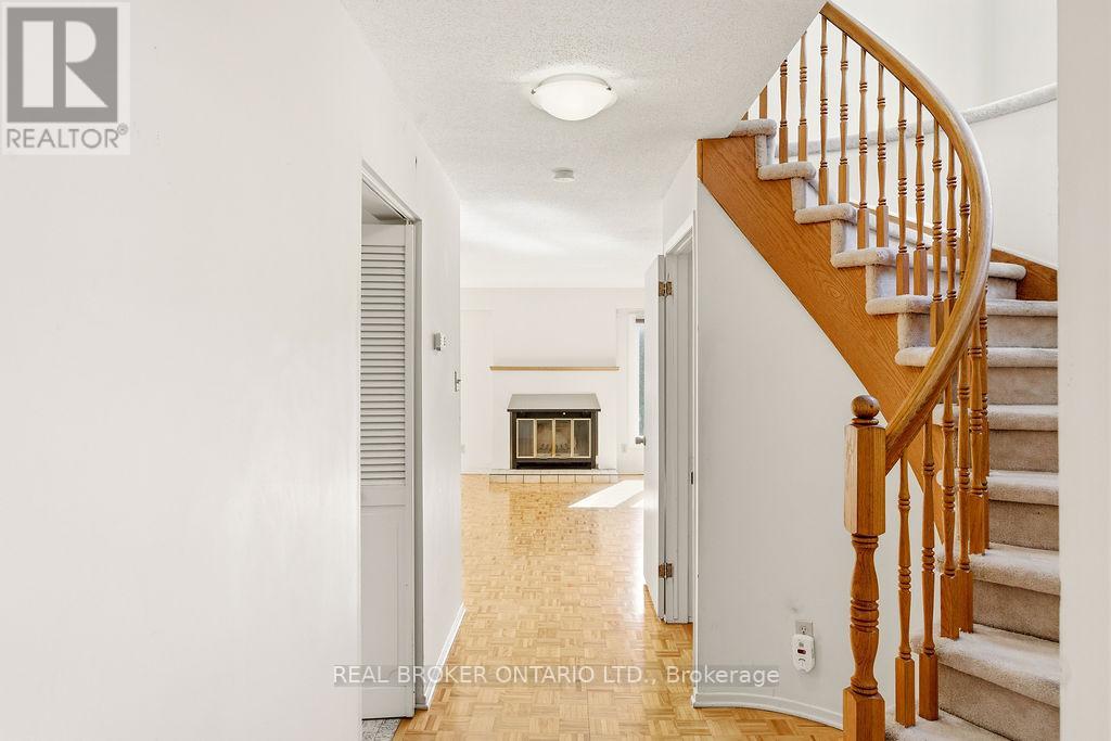 330 FERNLEAF CRESCENT