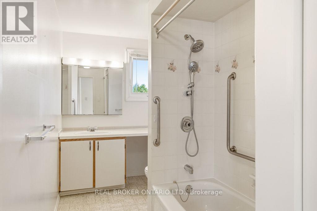 330 FERNLEAF CRESCENT
