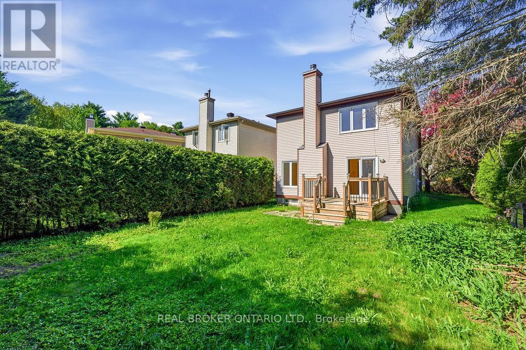 330 FERNLEAF CRESCENT