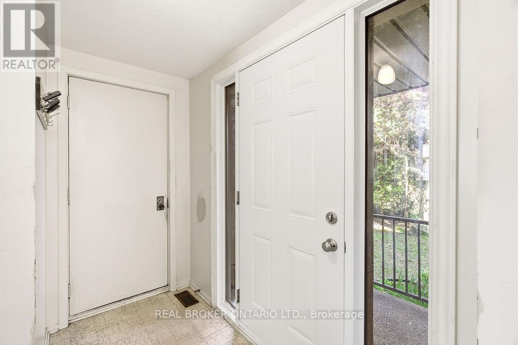 330 FERNLEAF CRESCENT