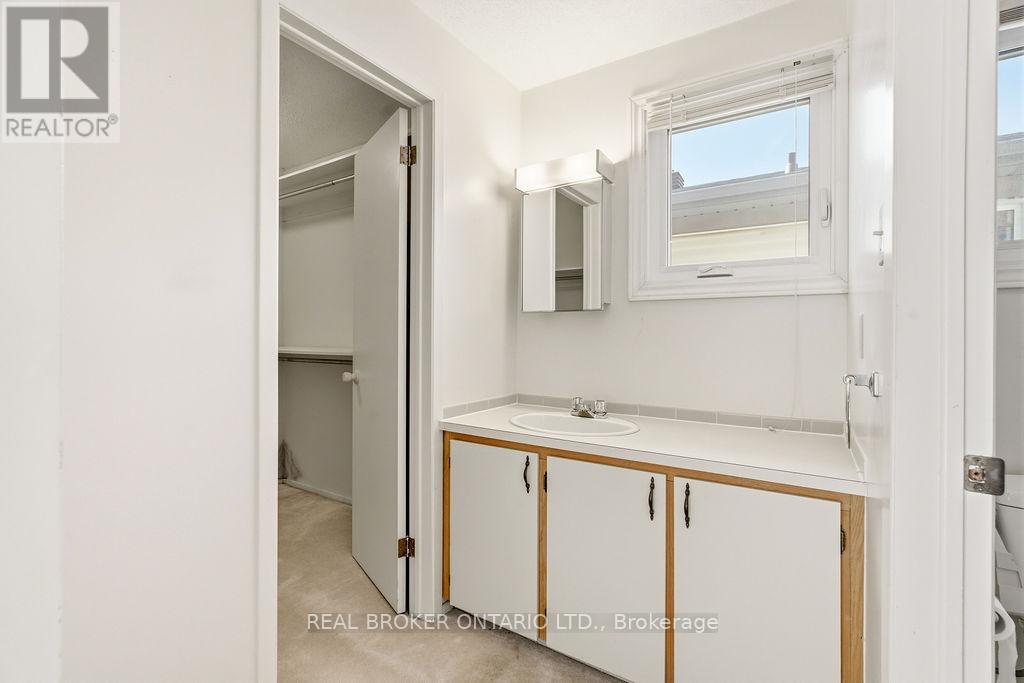 330 FERNLEAF CRESCENT
