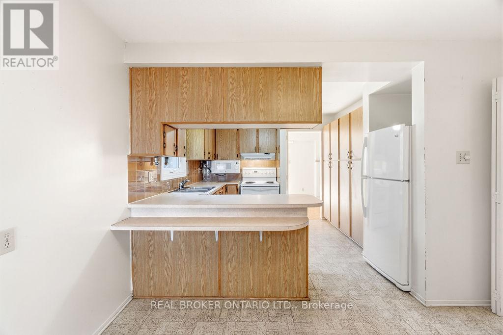330 FERNLEAF CRESCENT