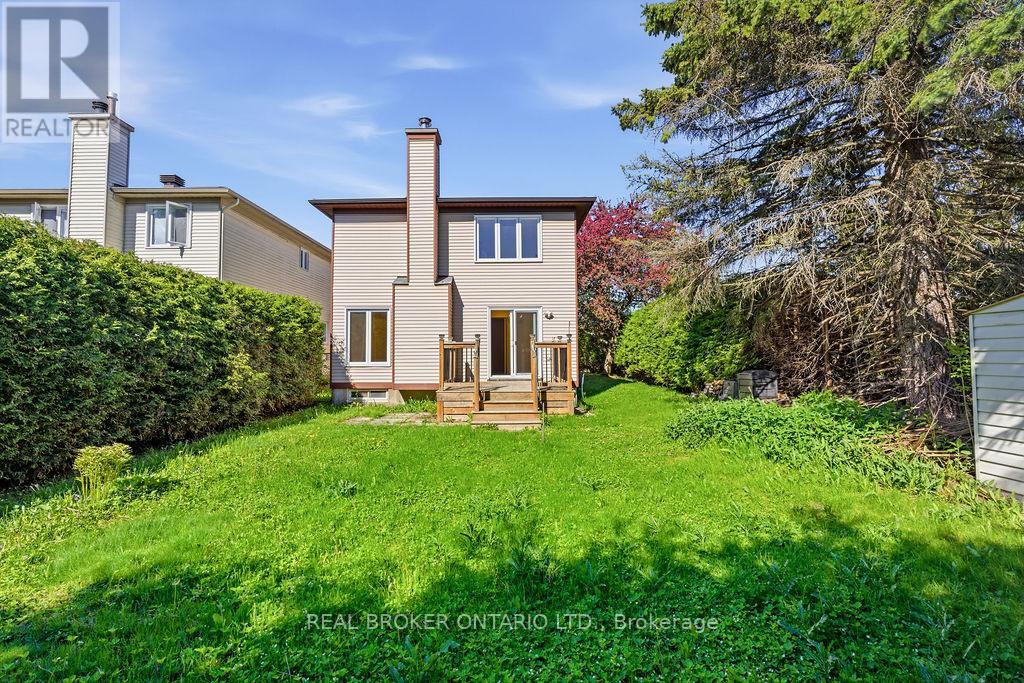 330 FERNLEAF CRESCENT