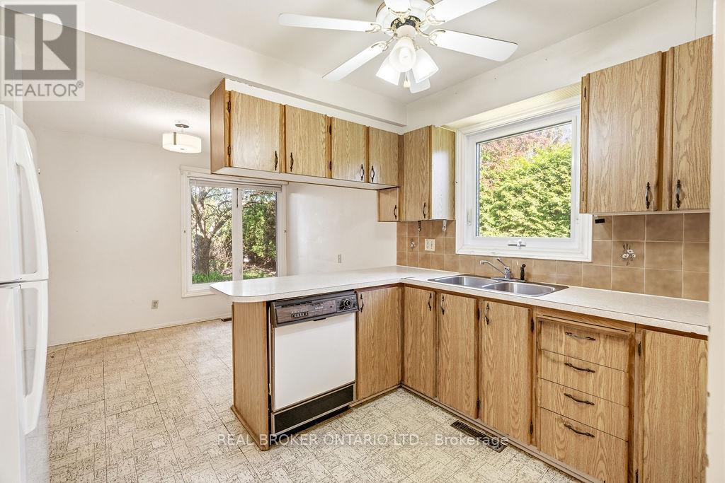 330 FERNLEAF CRESCENT