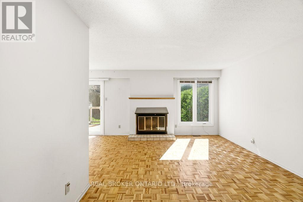 330 FERNLEAF CRESCENT
