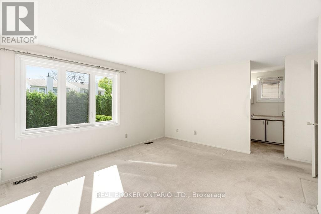 330 FERNLEAF CRESCENT