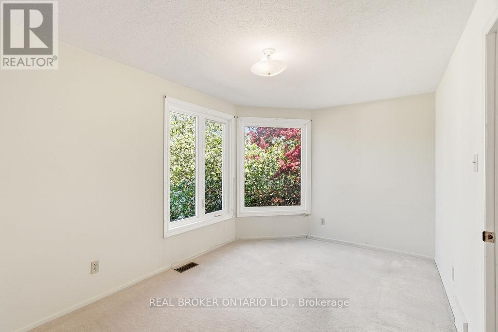 330 FERNLEAF CRESCENT