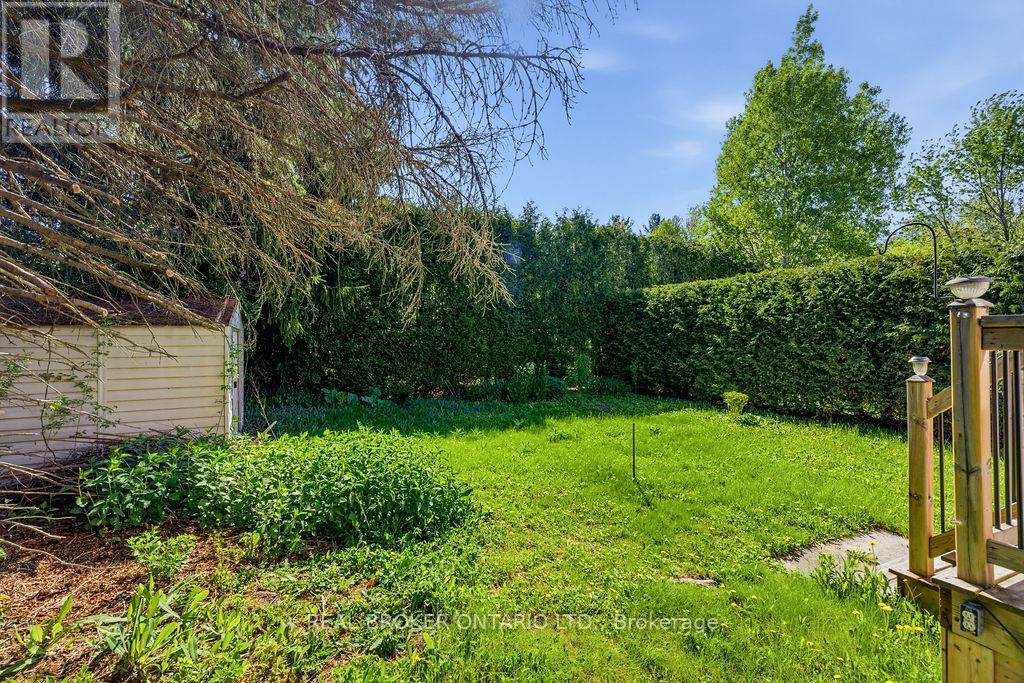 330 FERNLEAF CRESCENT