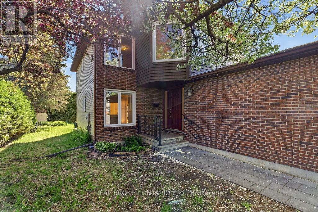 330 FERNLEAF CRESCENT