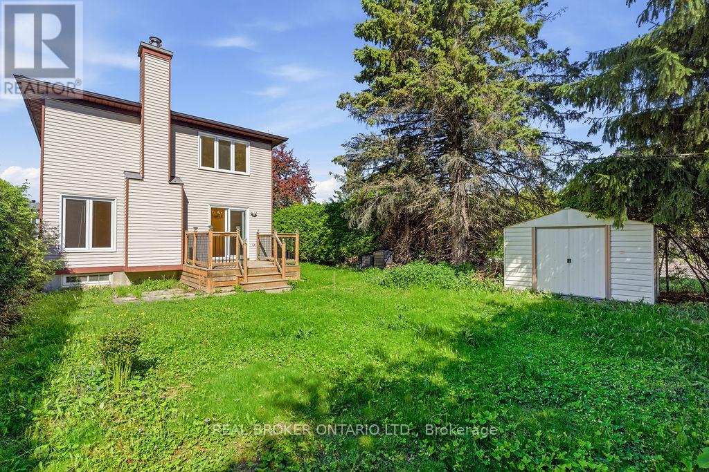 330 FERNLEAF CRESCENT
