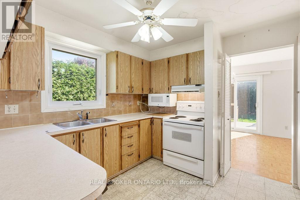 330 FERNLEAF CRESCENT