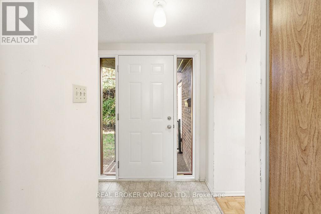 330 FERNLEAF CRESCENT
