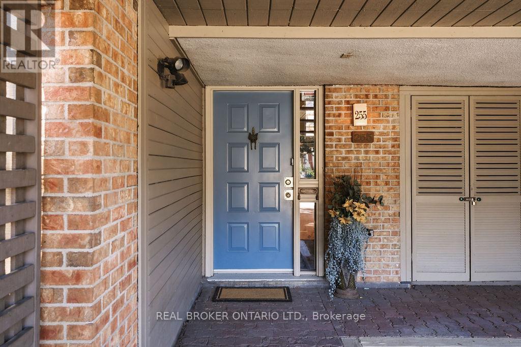 255 BRUYERE STREET