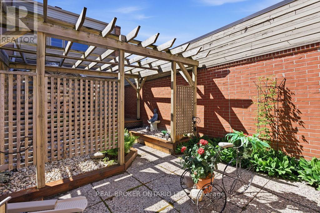255 BRUYERE STREET
