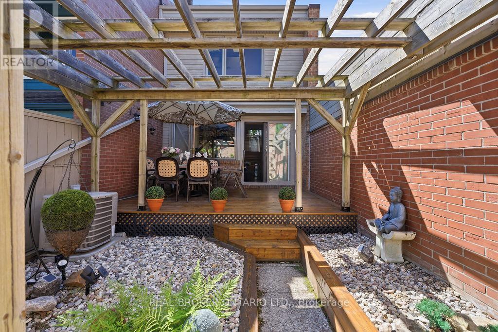 255 BRUYERE STREET
