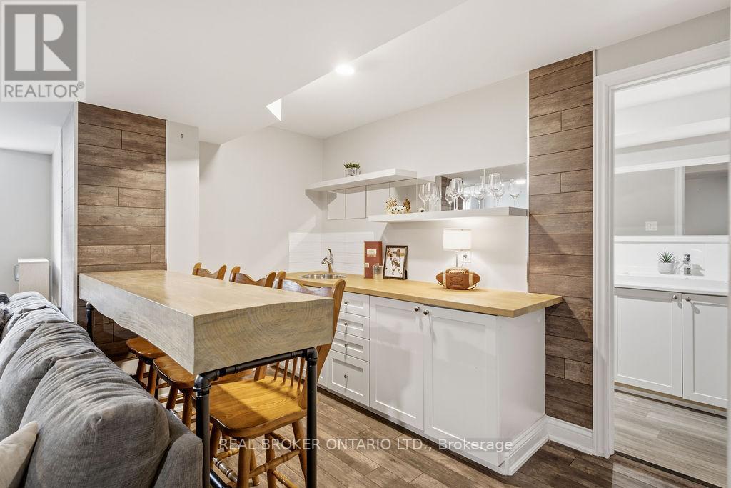 984 SHIMMERTON CIRCLE