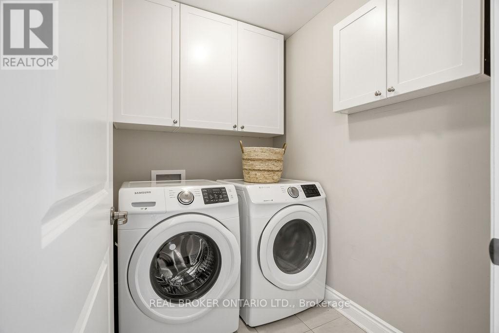 984 SHIMMERTON CIRCLE