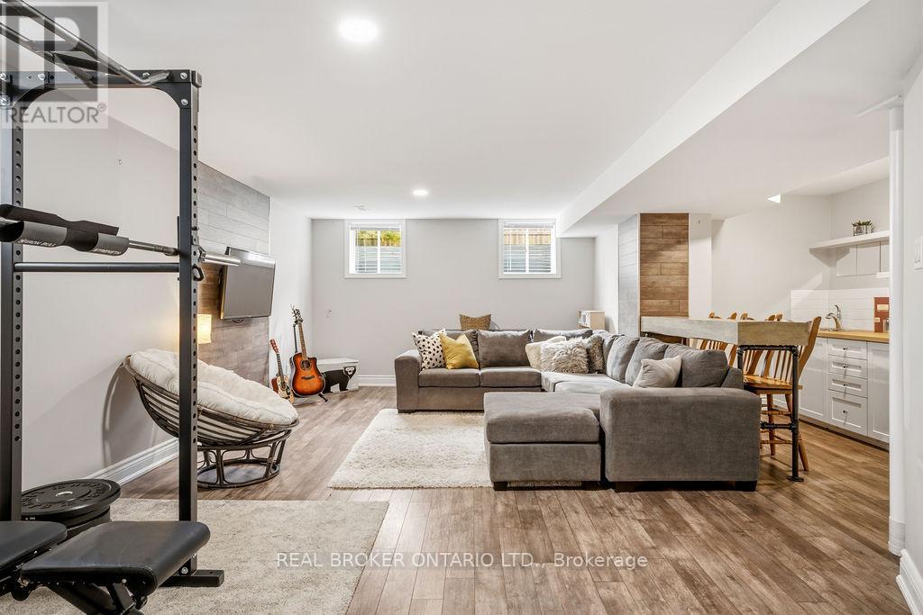 984 SHIMMERTON CIRCLE