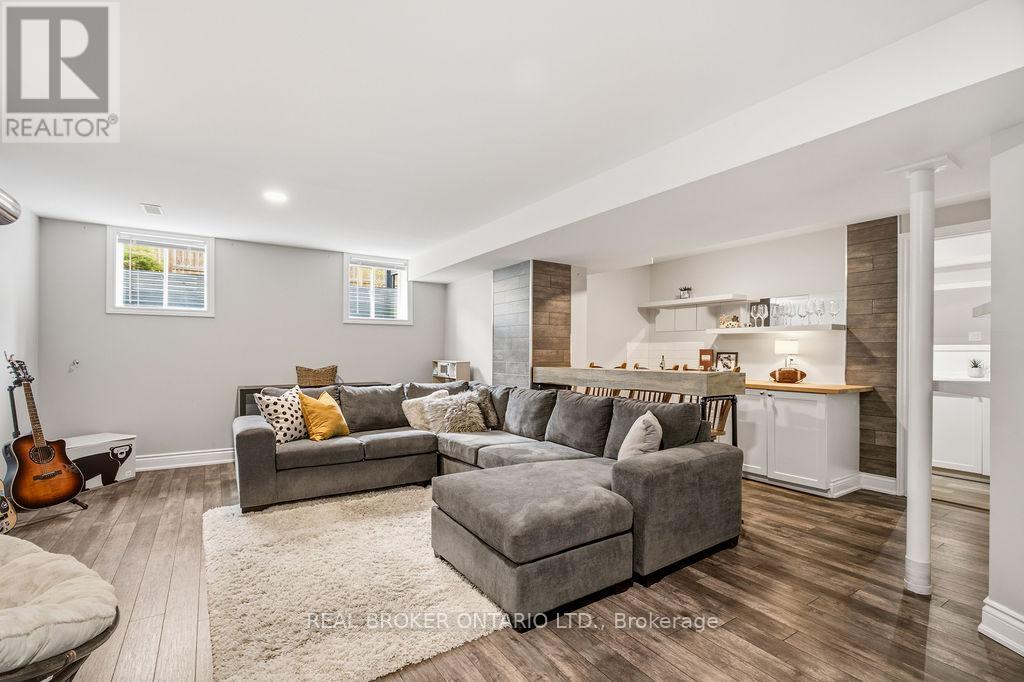 984 SHIMMERTON CIRCLE