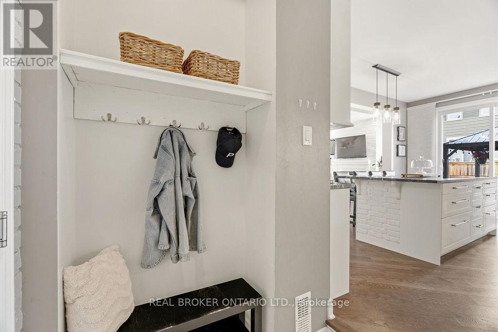 984 SHIMMERTON CIRCLE