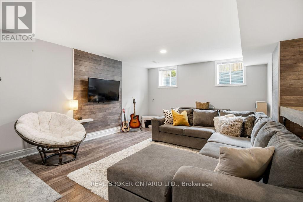 984 SHIMMERTON CIRCLE