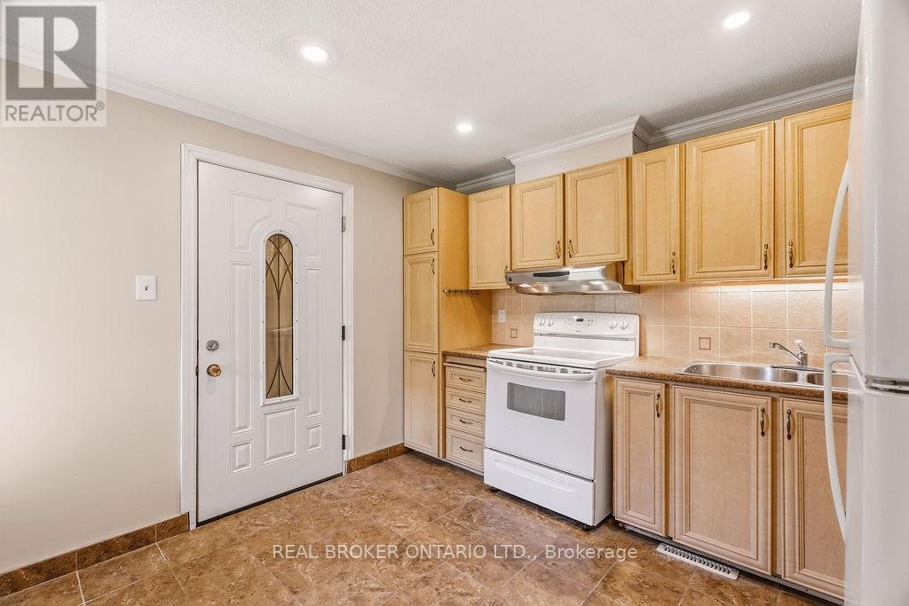 1127 AVIGNON COURT