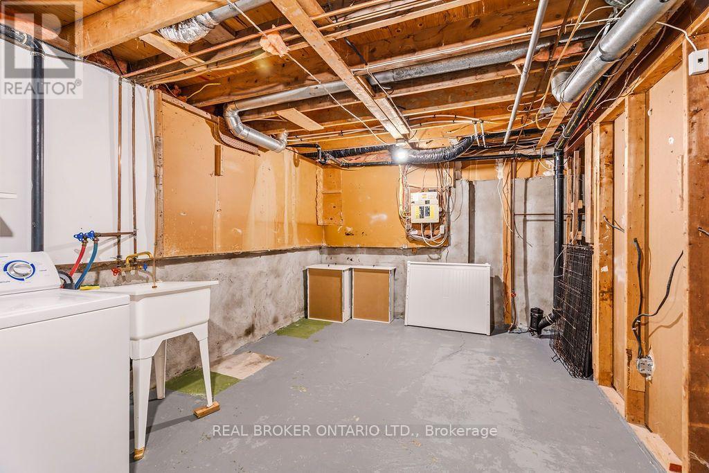 119 TEAL CRESCENT