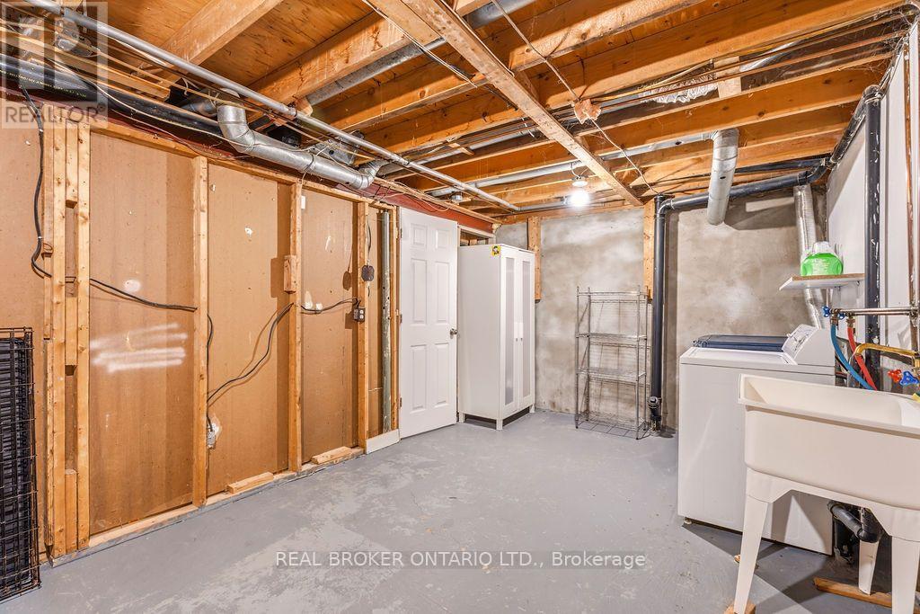 119 TEAL CRESCENT