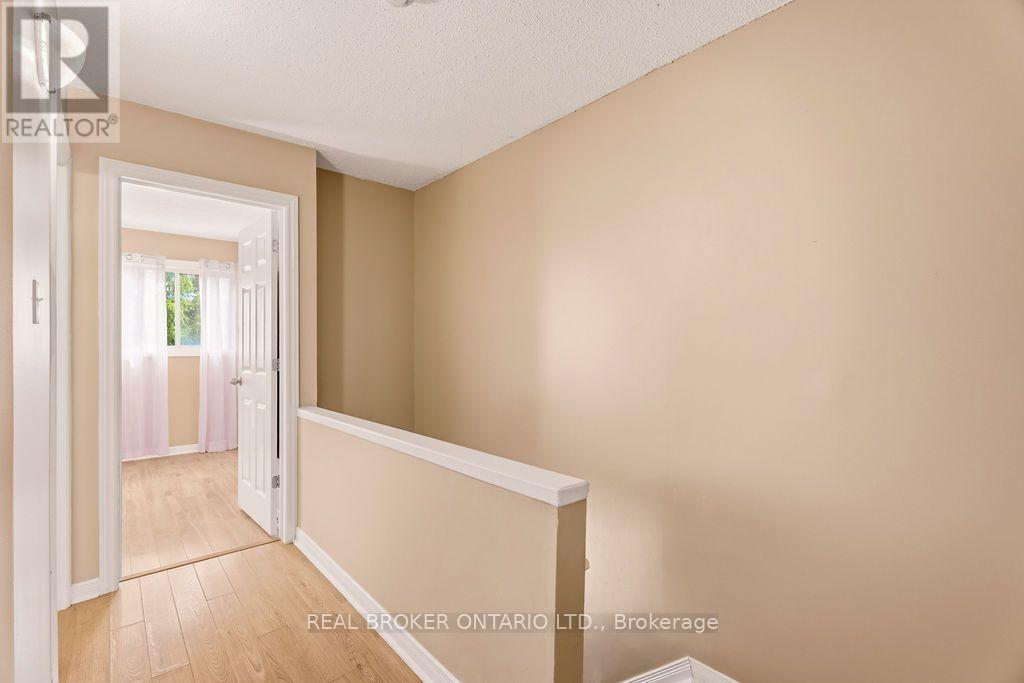 119 TEAL CRESCENT