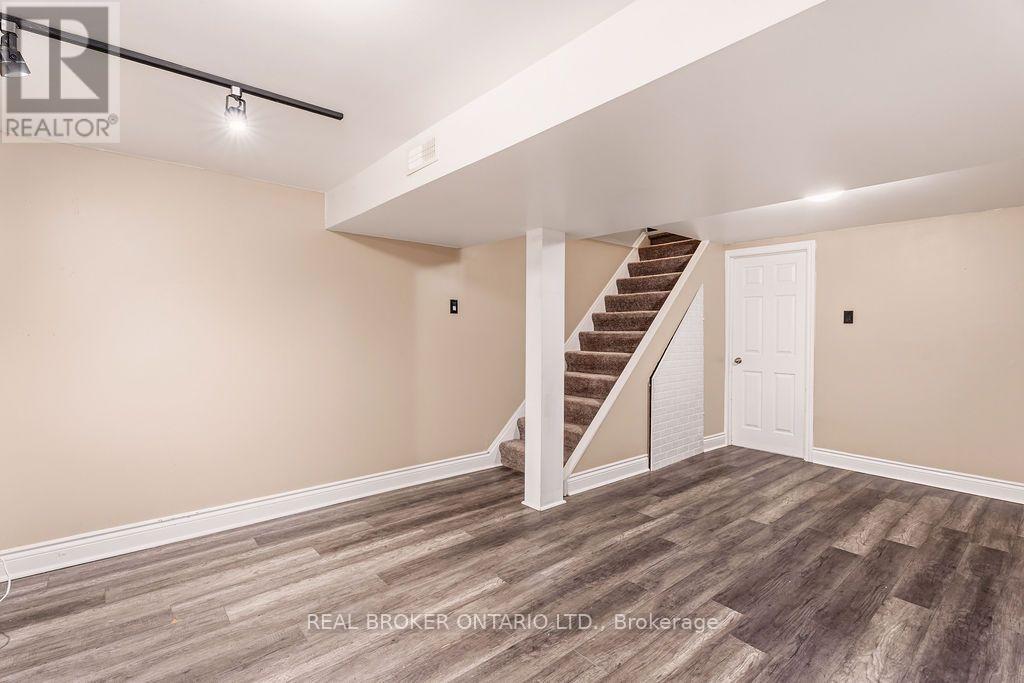 119 TEAL CRESCENT