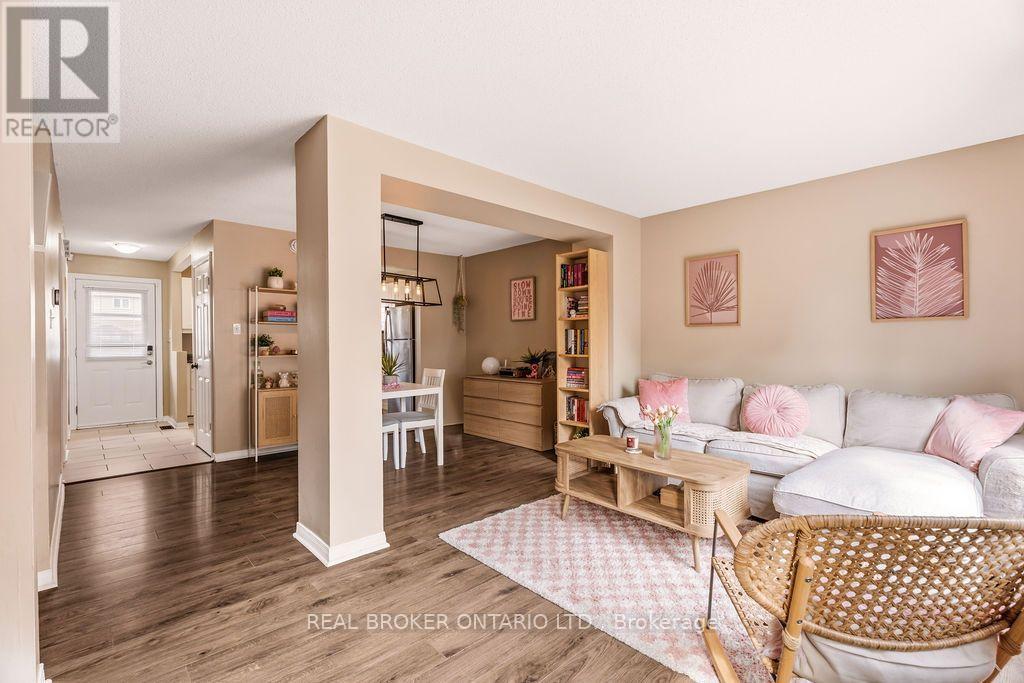 119 TEAL CRESCENT