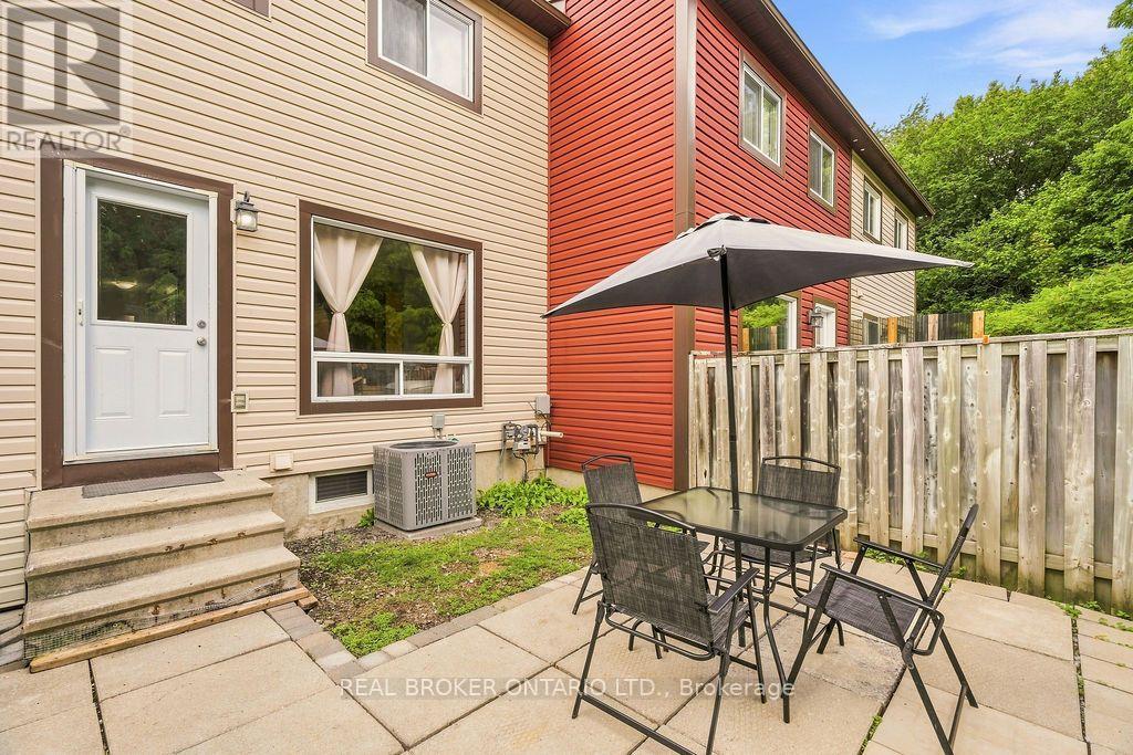 119 TEAL CRESCENT