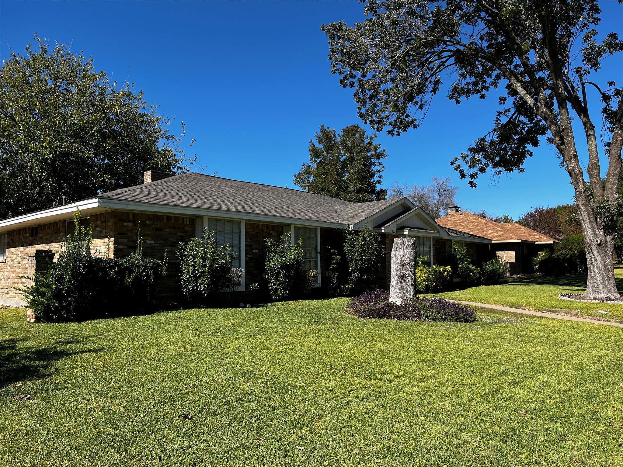 1129 Waterview Lane
