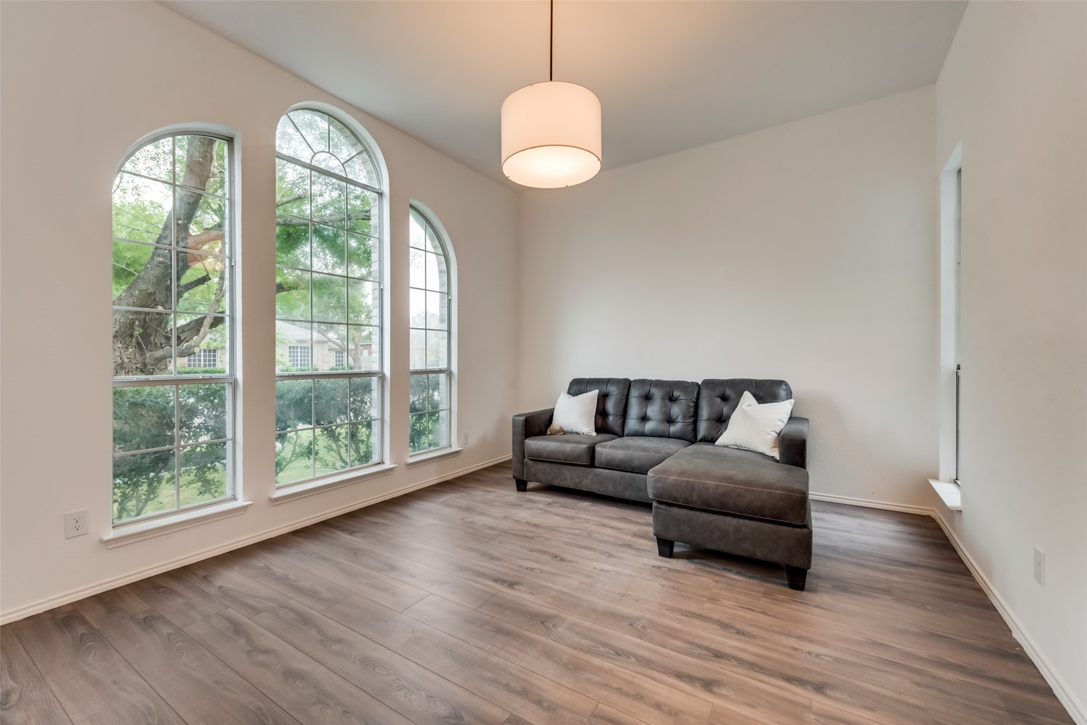 813 Woodridge Drive