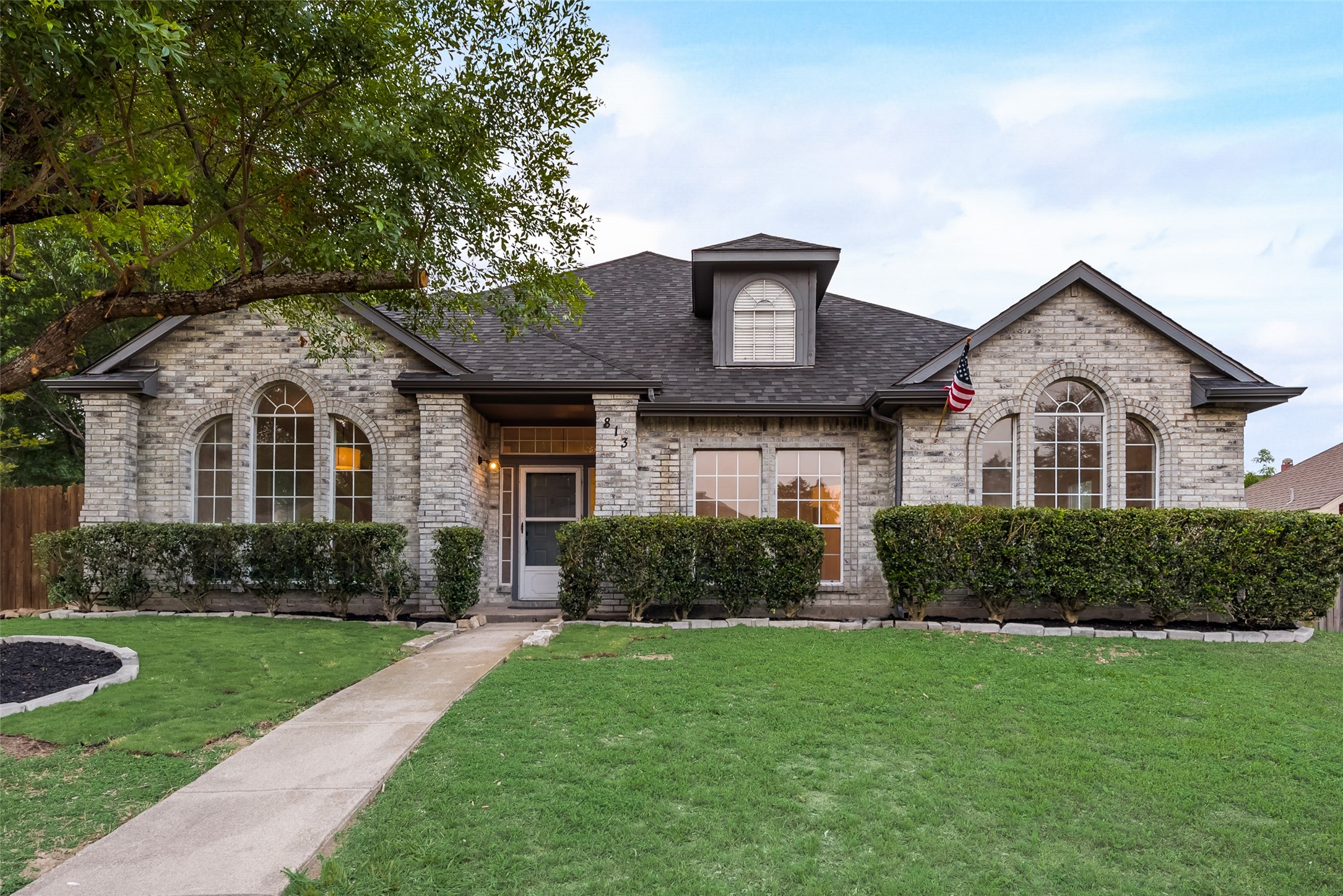 813 Woodridge Drive