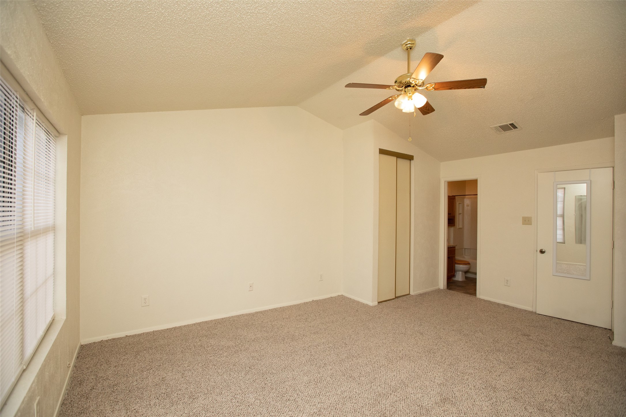 713 Lee Street 4