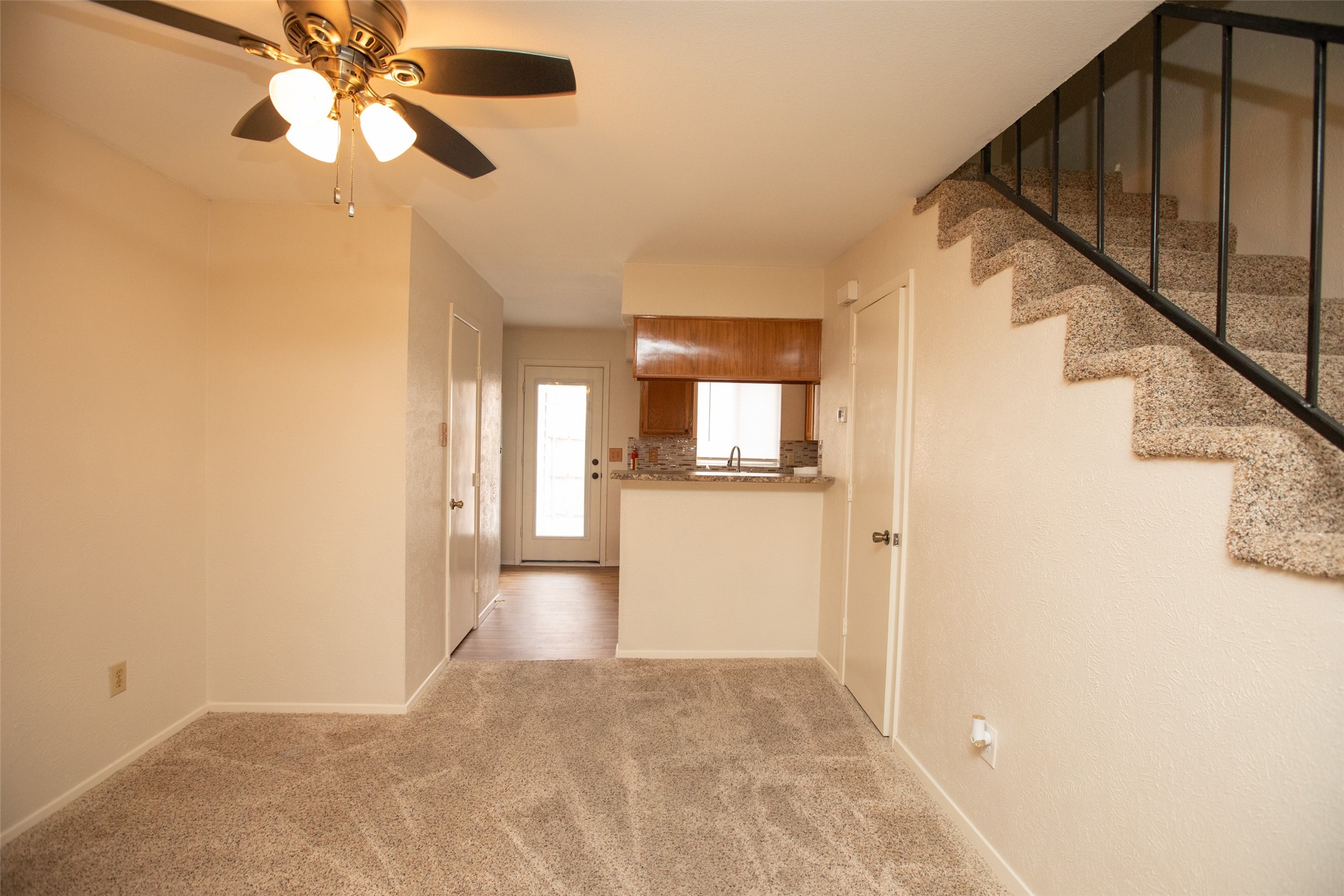 713 Lee Street 4