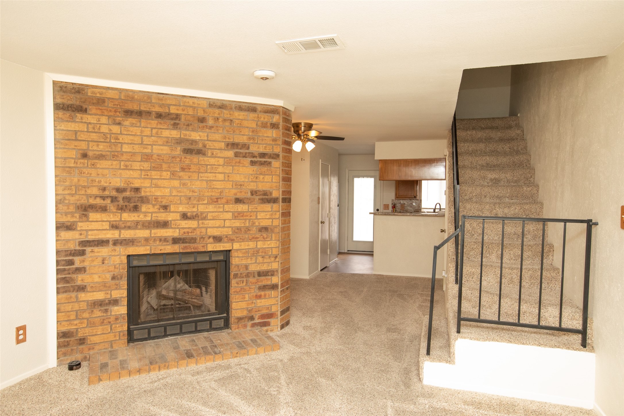 713 Lee Street 4