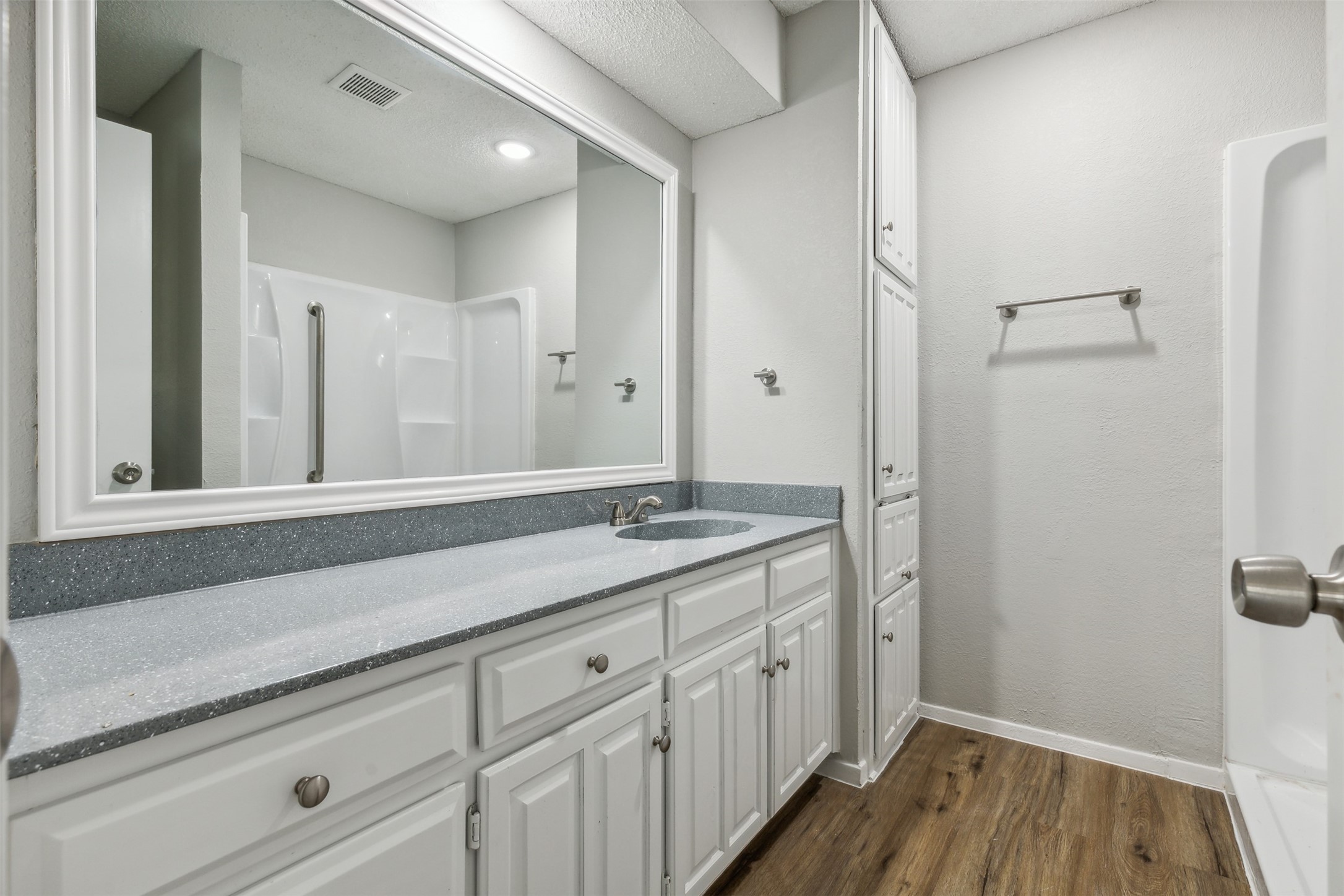 6528 Oak Forest Court