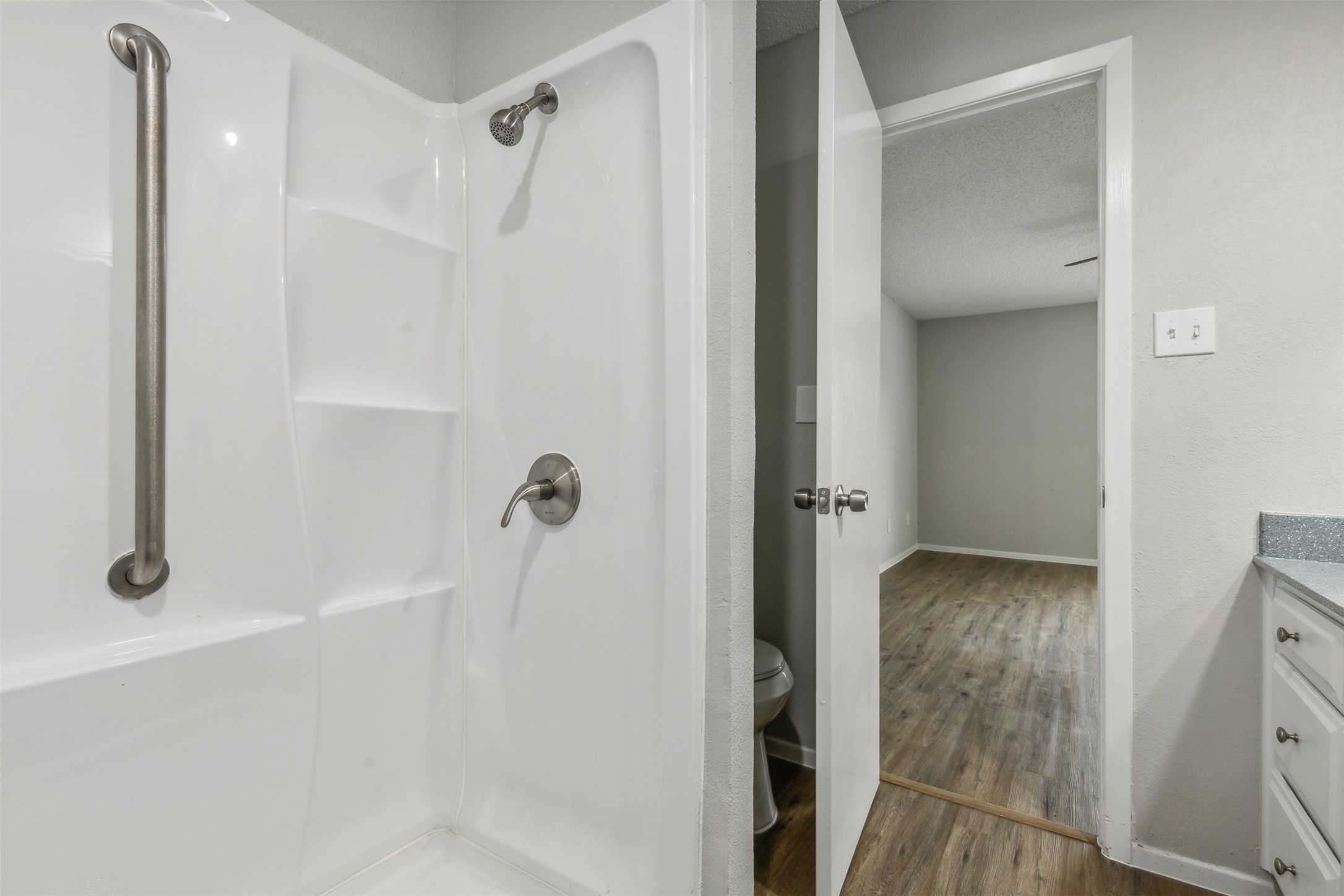 6528 Oak Forest Court