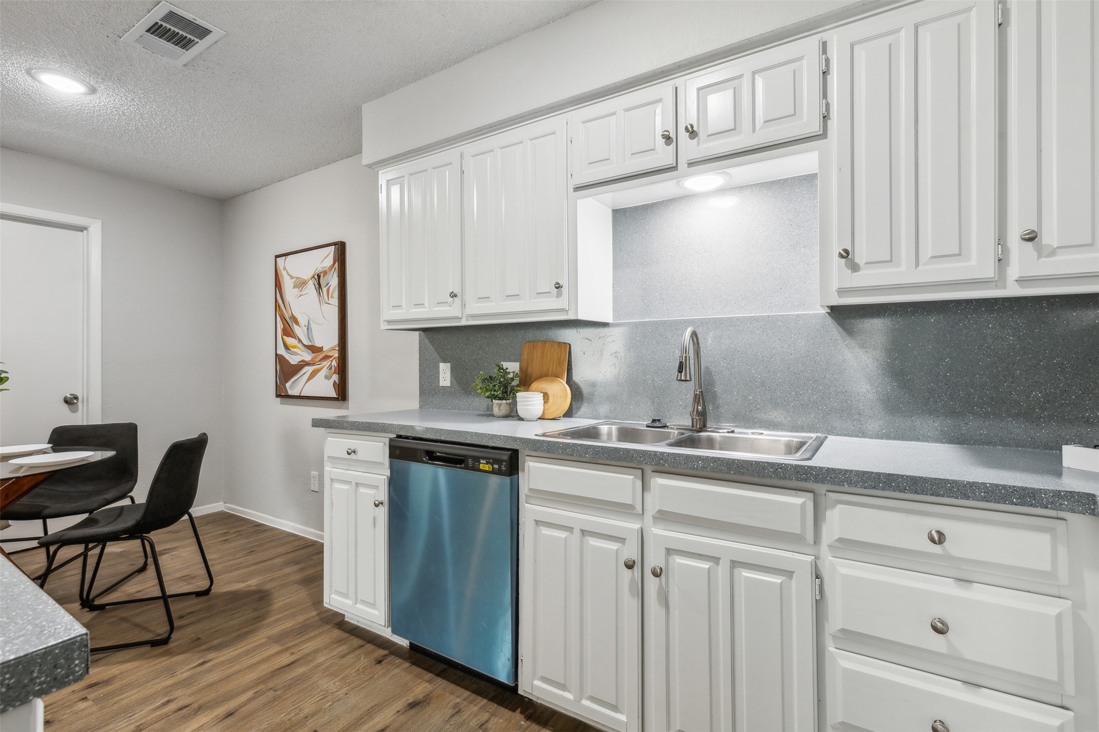 6528 Oak Forest Court