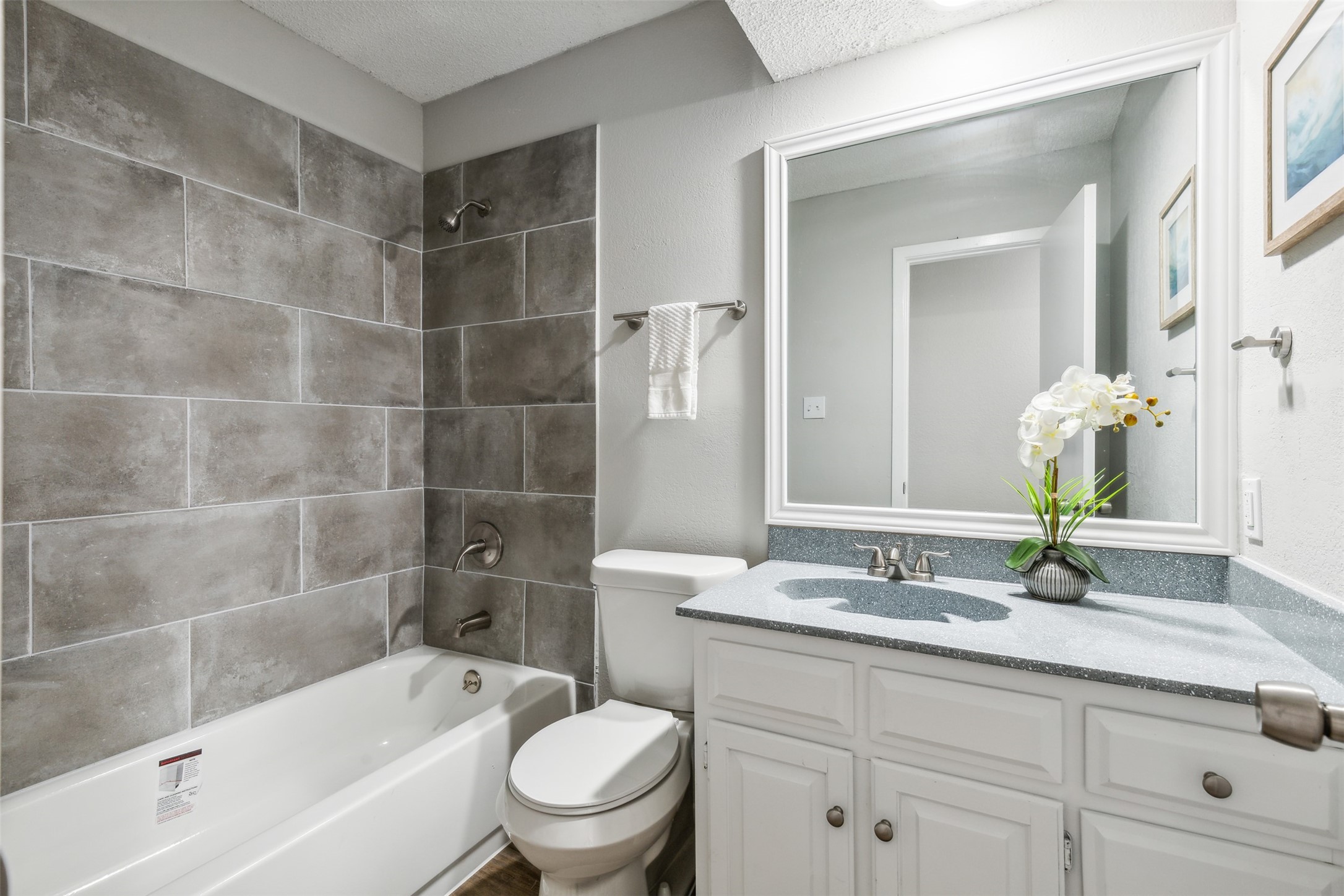 6528 Oak Forest Court