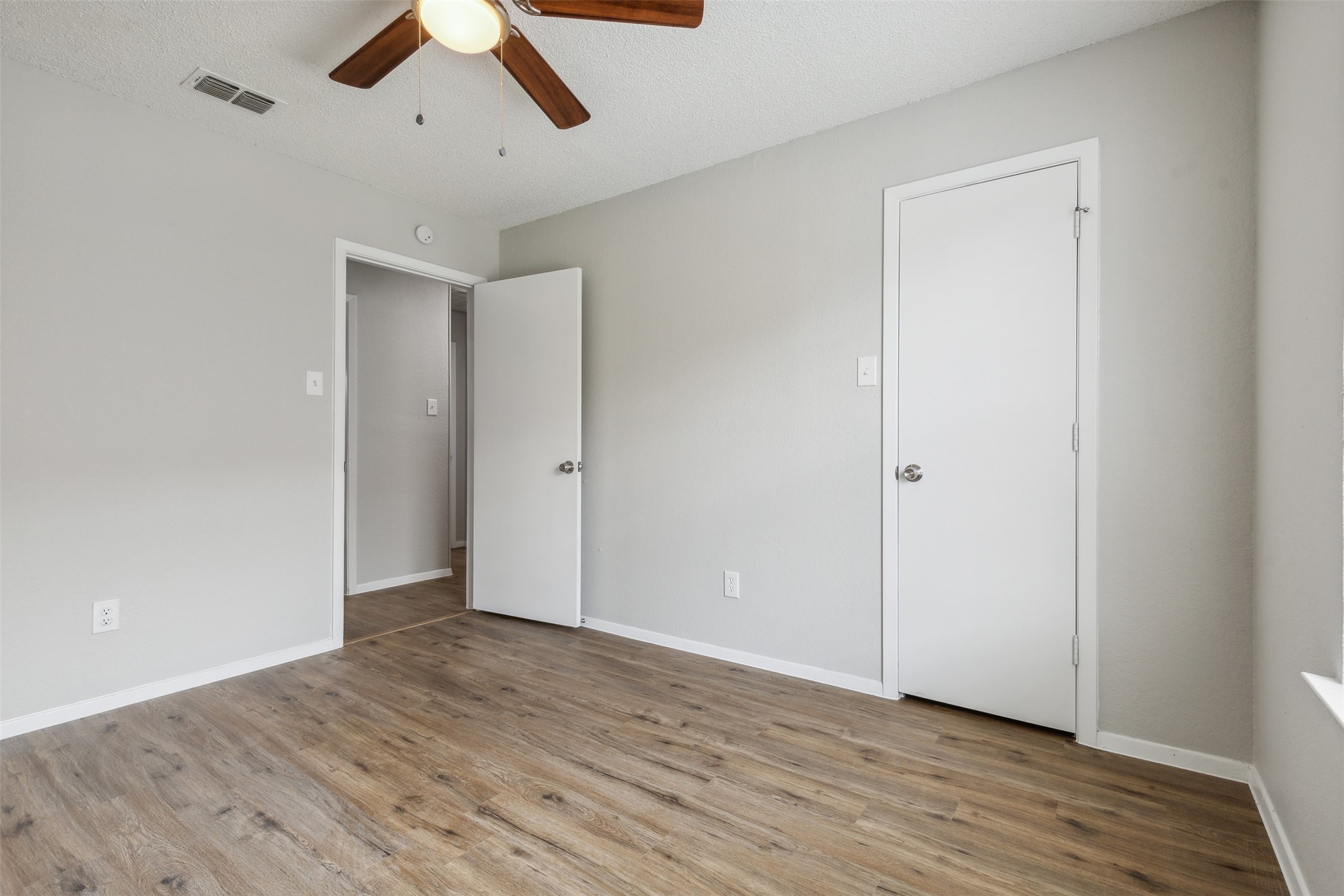 6528 Oak Forest Court