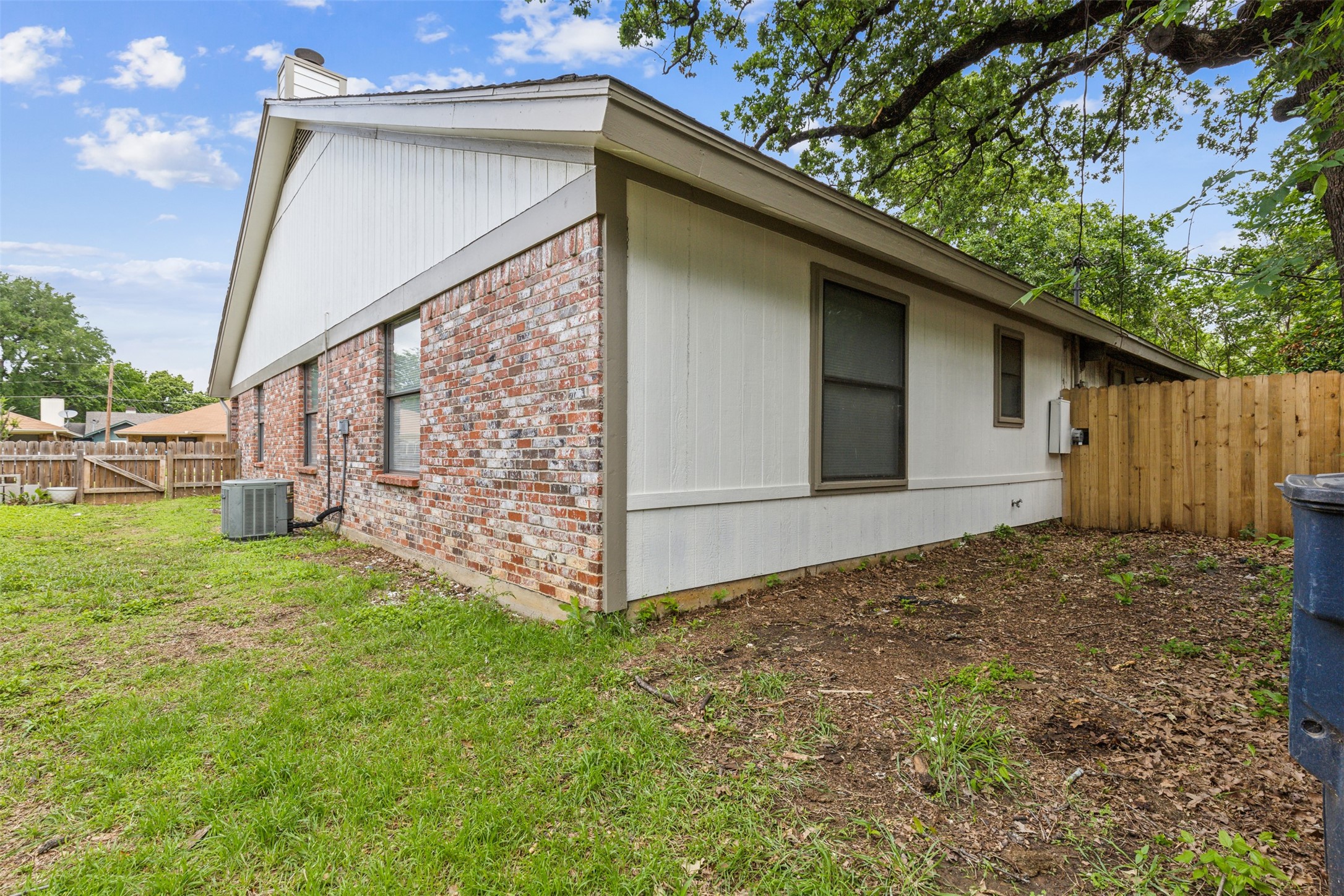 6528 Oak Forest Court