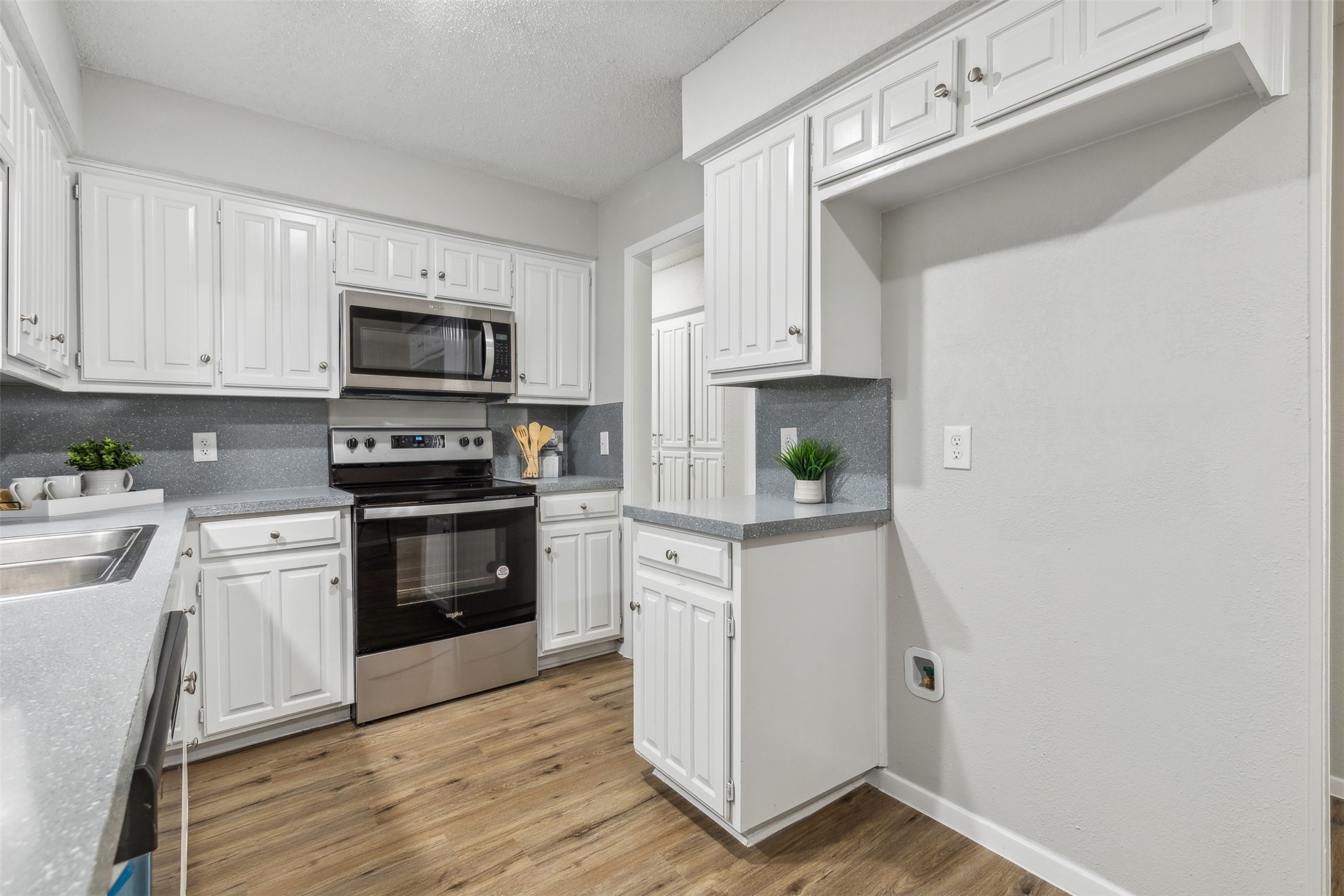 6528 Oak Forest Court