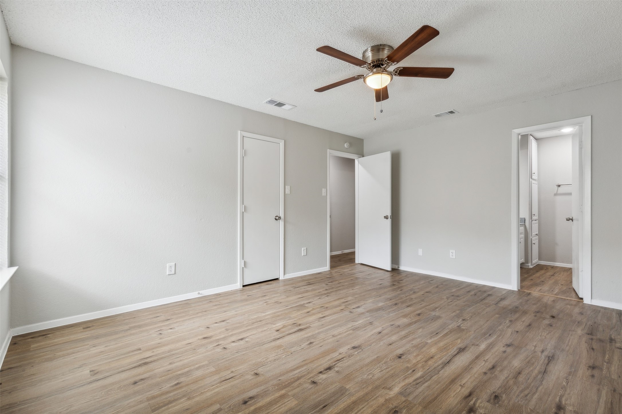 6528 Oak Forest Court