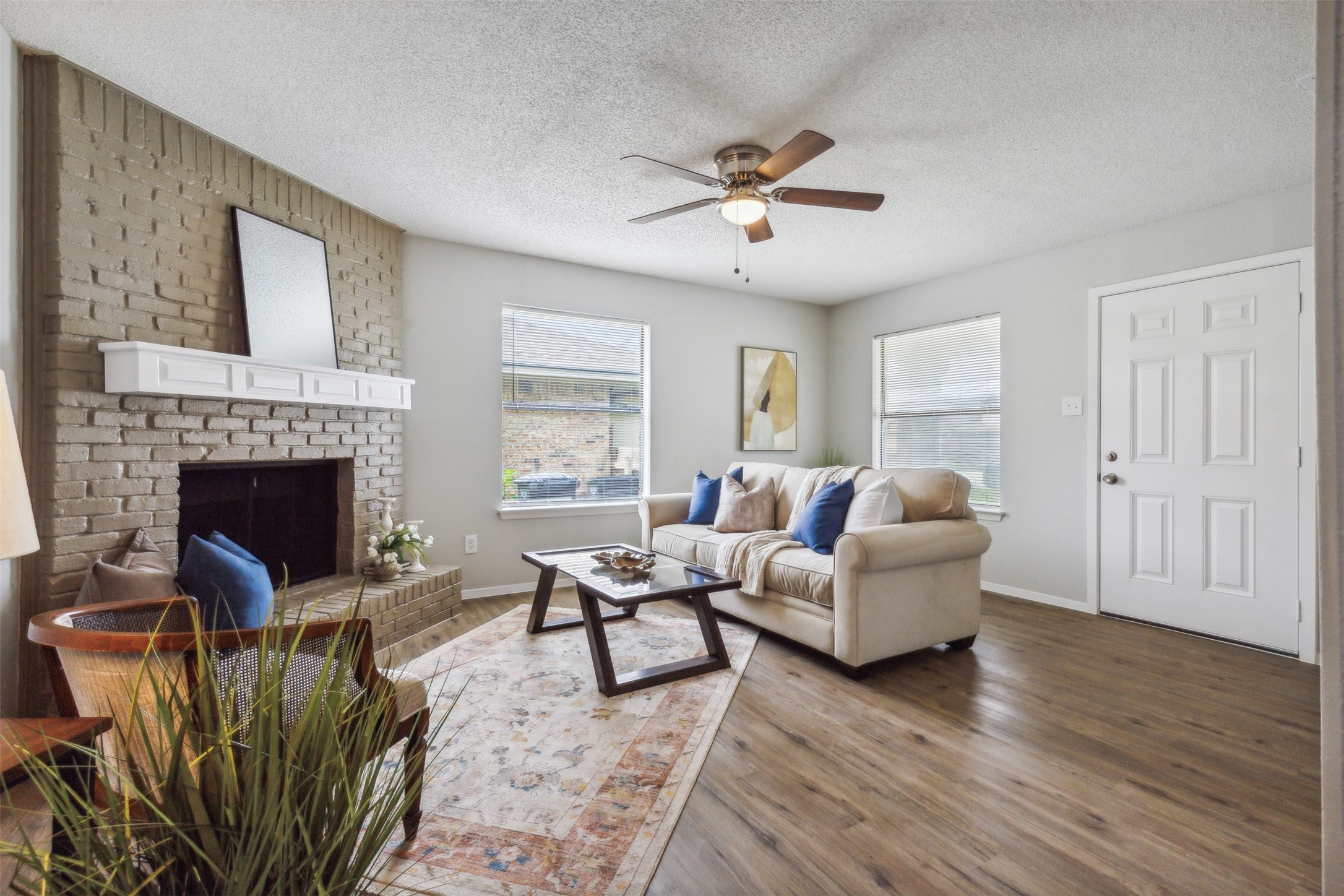 6528 Oak Forest Court