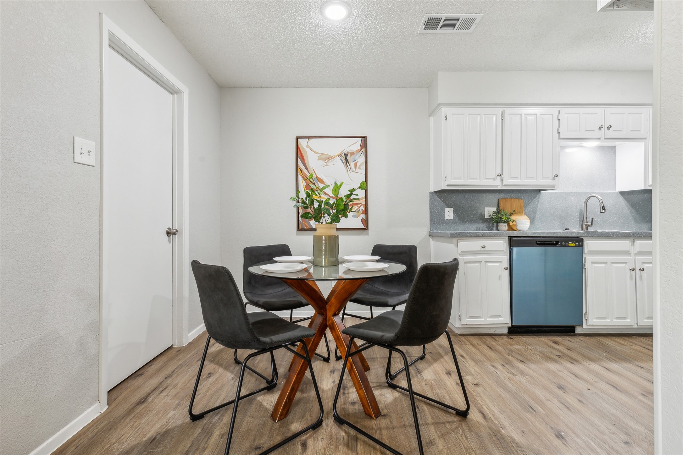 6528 Oak Forest Court