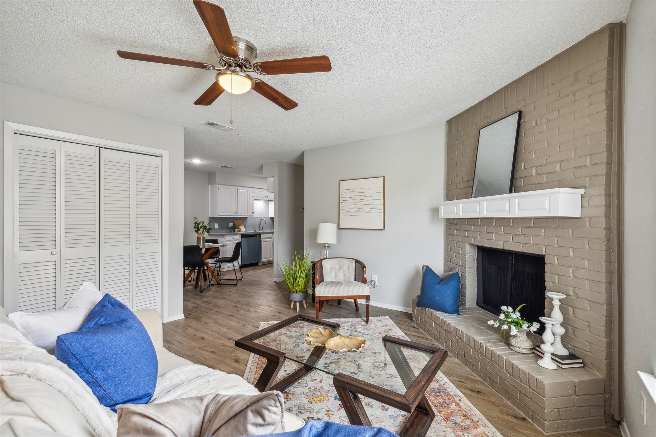 6528 Oak Forest Court