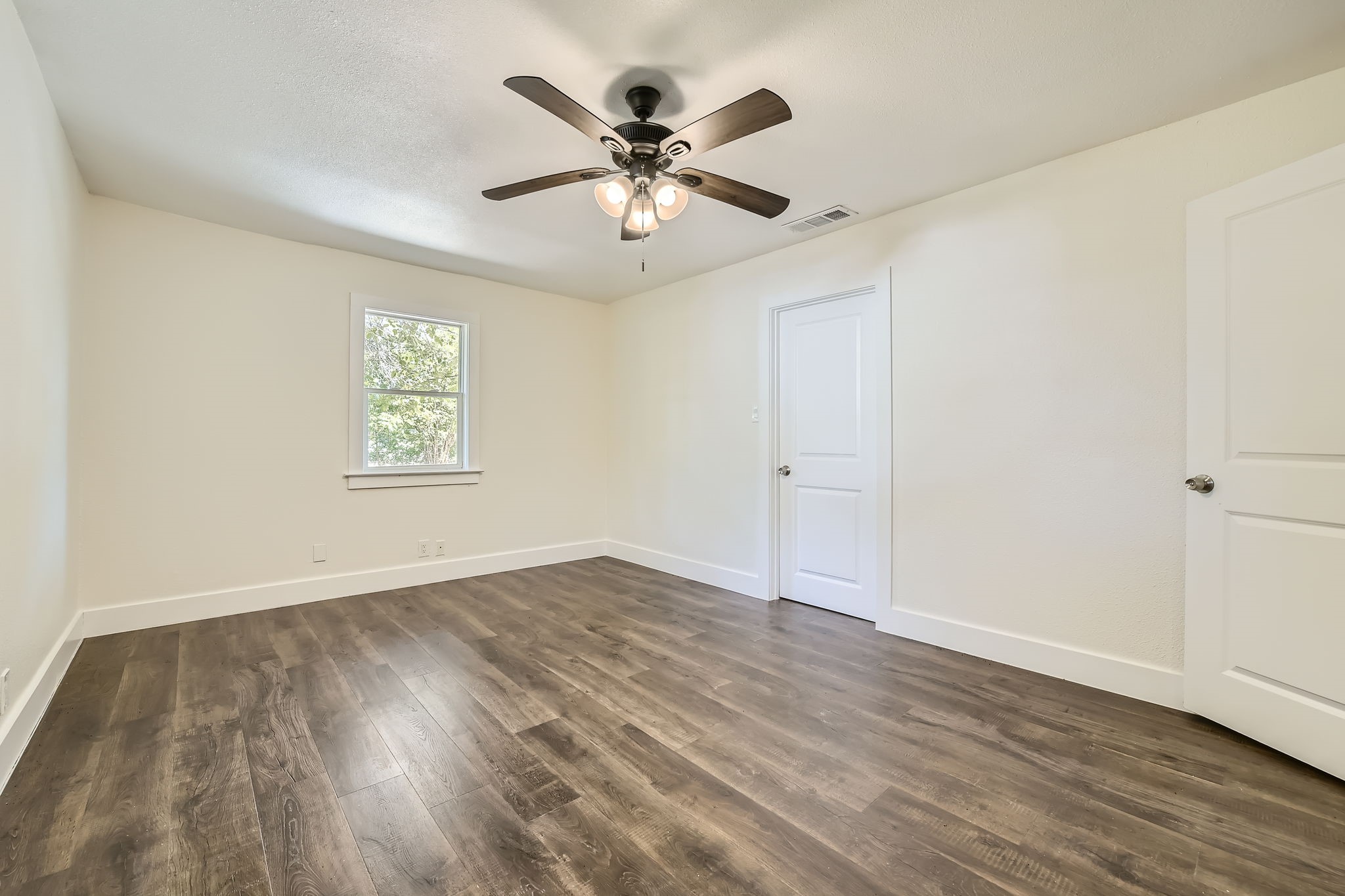 2213 Lakeshore Lane